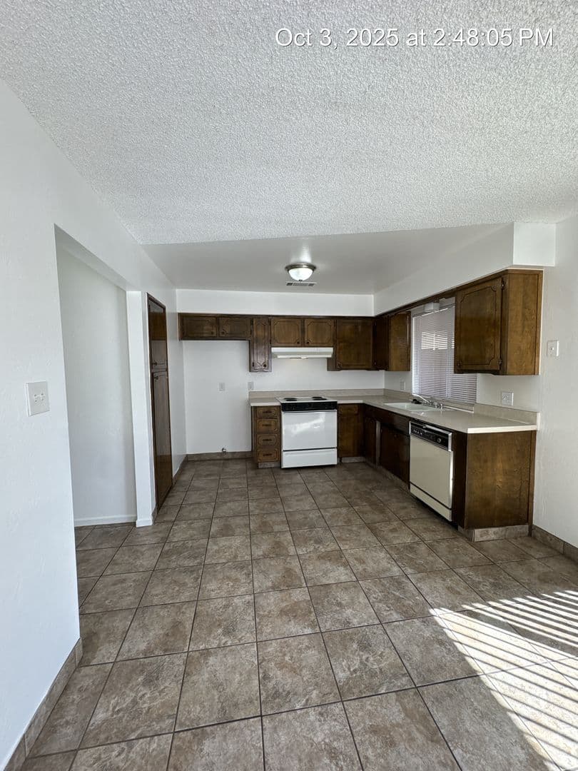 Visalia Apartment: 2724-2728 South Sallee Ct