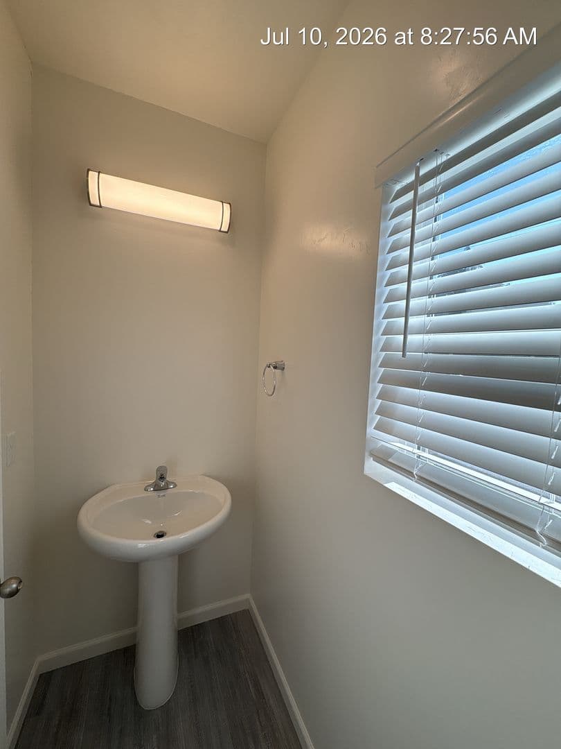 Visalia Apartment: 711-747 S Pinkham