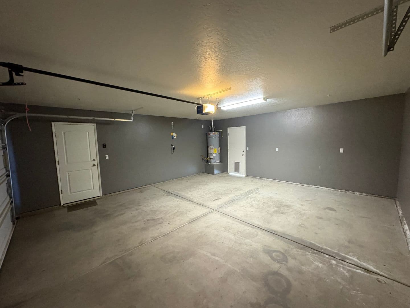 Visalia House: 2113 North Highland Street