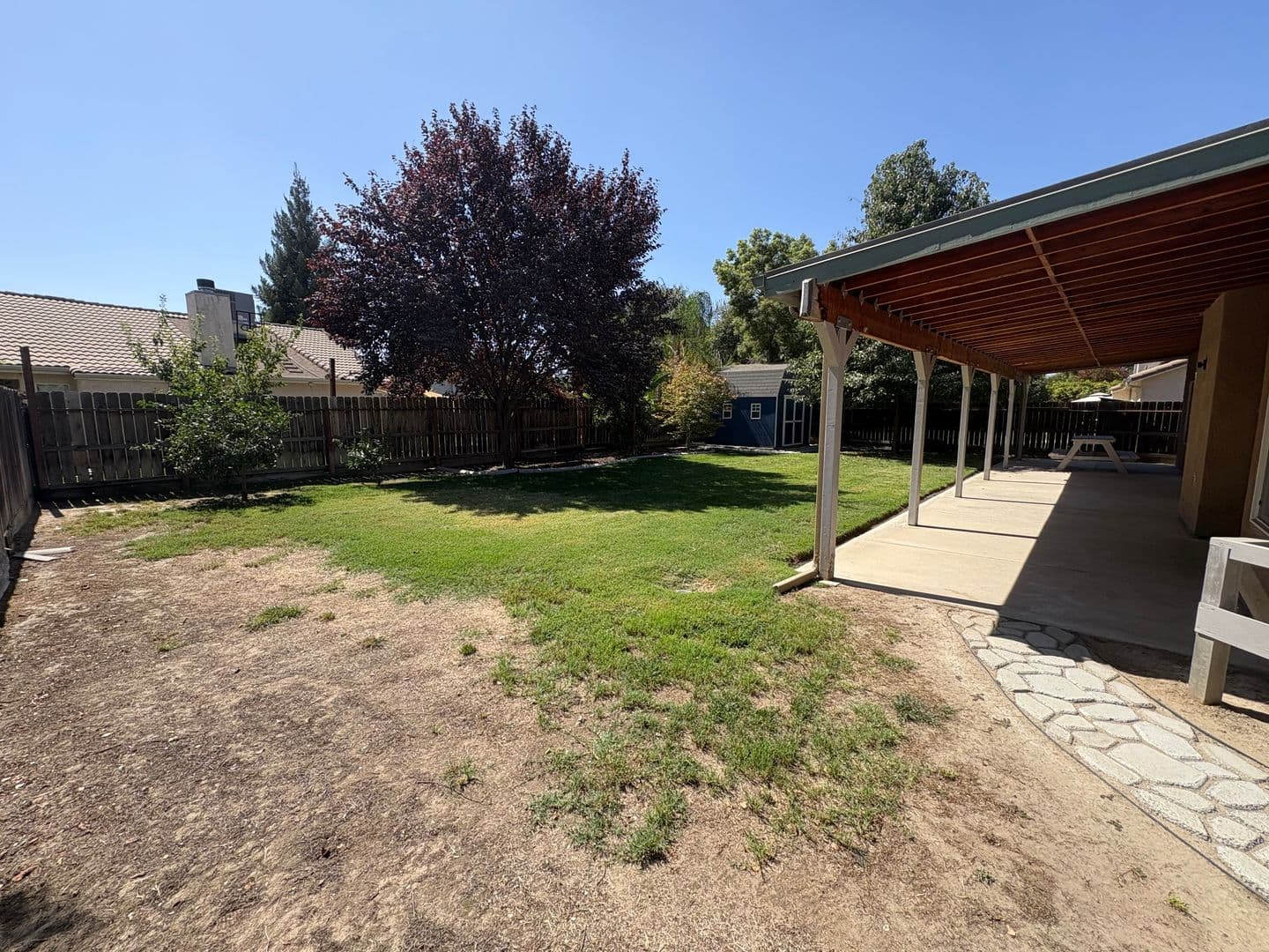 Visalia House: 2643 West Oakridge Ave