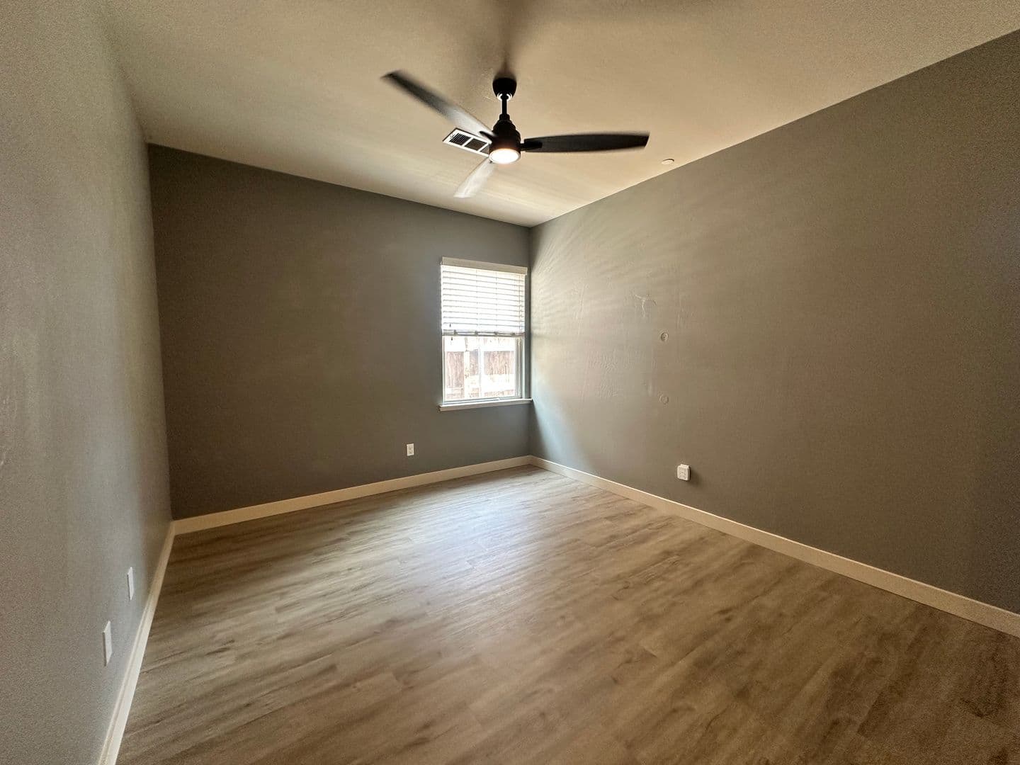 Farmersville House: 421 W. Trinta St