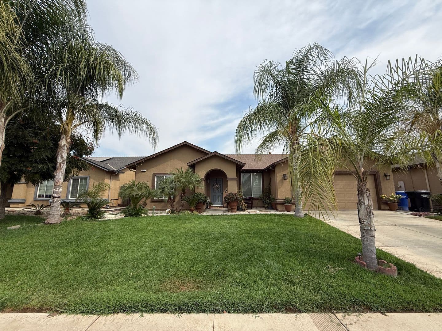 Dinuba House: 1405 Fort Worth Ave