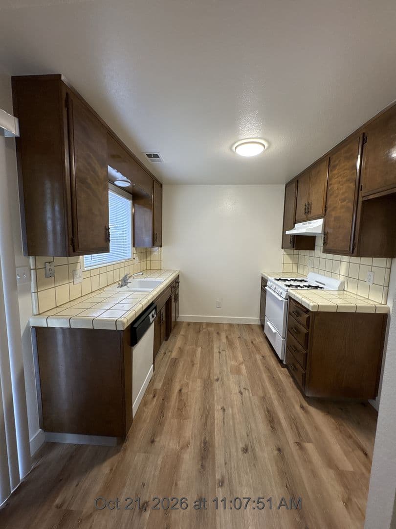 Visalia Apartment: 2015-2019 E. Walnut Ave
