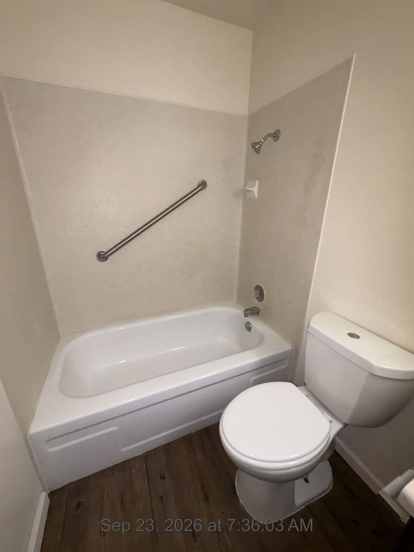 Visalia Apartment: 1300-1446 West Elowin Ave