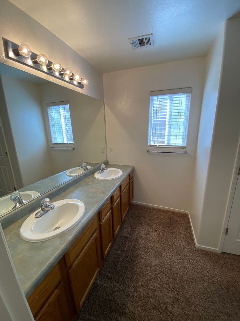Visalia House: 3848 East Oak Avenue