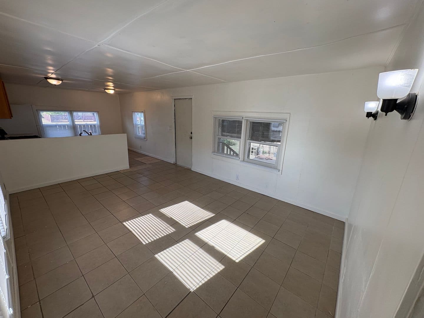 Dinuba Apartment: 581 East Yale Ave