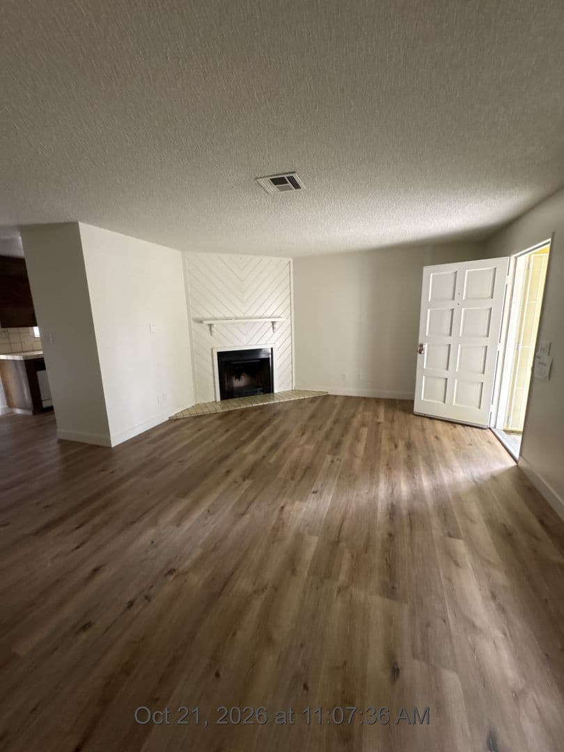 Visalia Apartment: 2015-2019 E. Walnut Ave