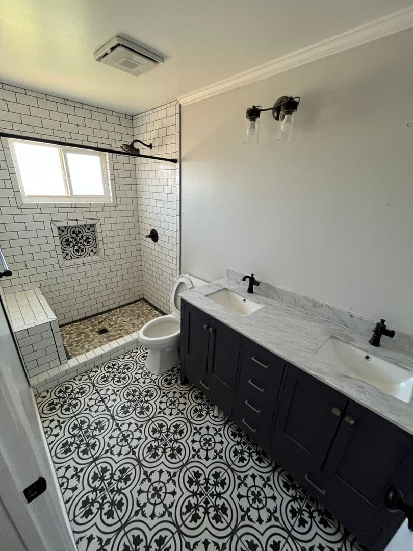 Porterville House: 1930 N Maston St