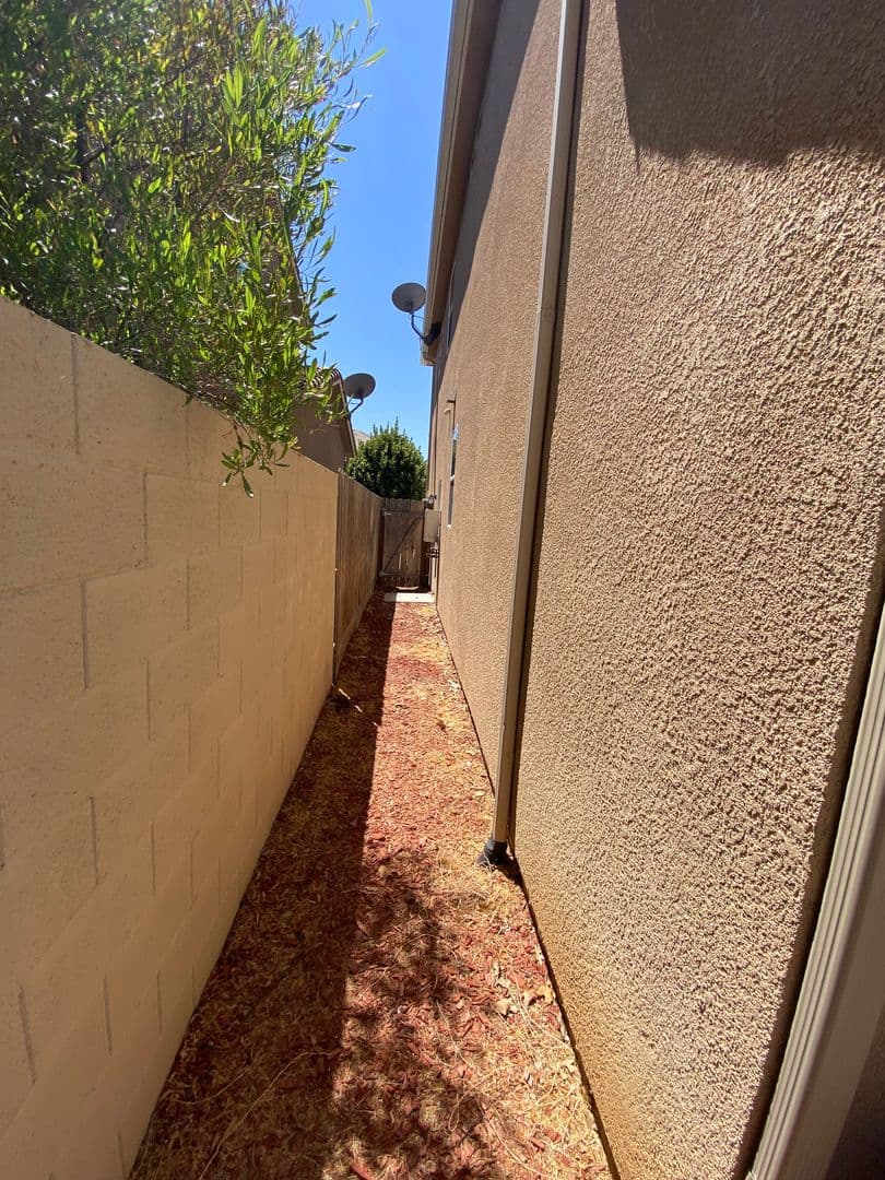 Clovis House: 3461 Alcove Way