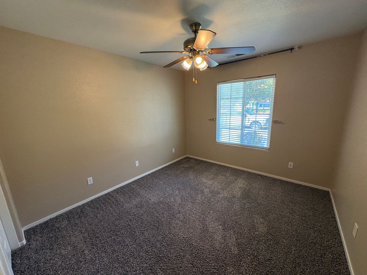 Visalia House: 2967 West Jerome Ave