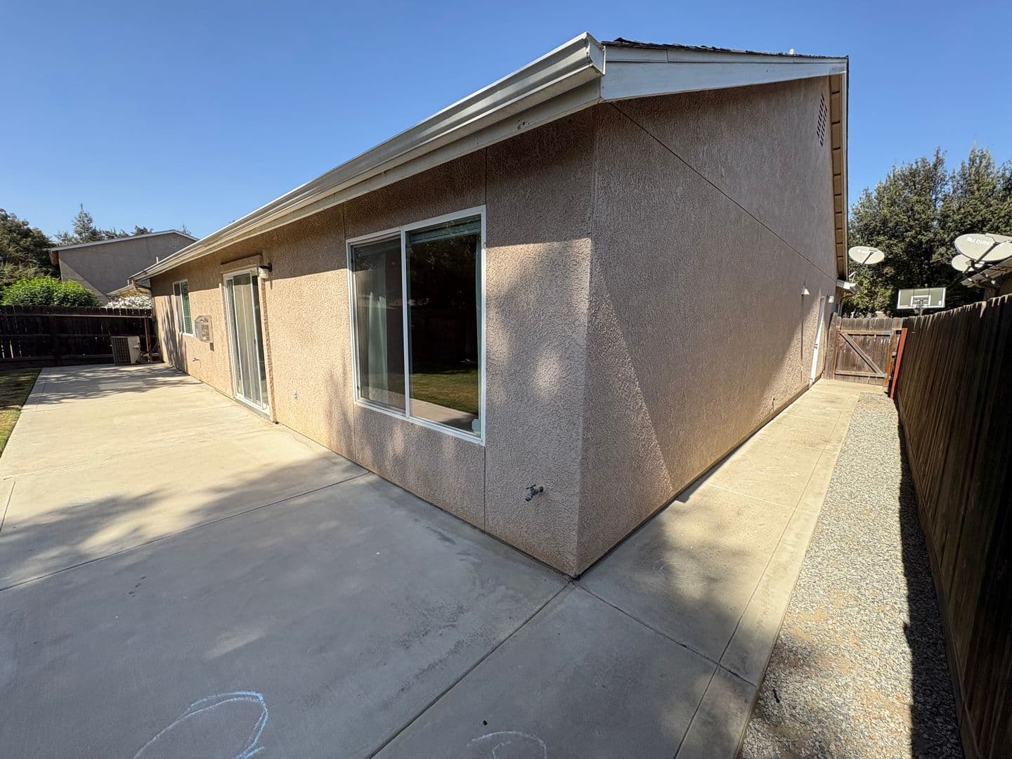Visalia House: 2967 West Jerome Ave