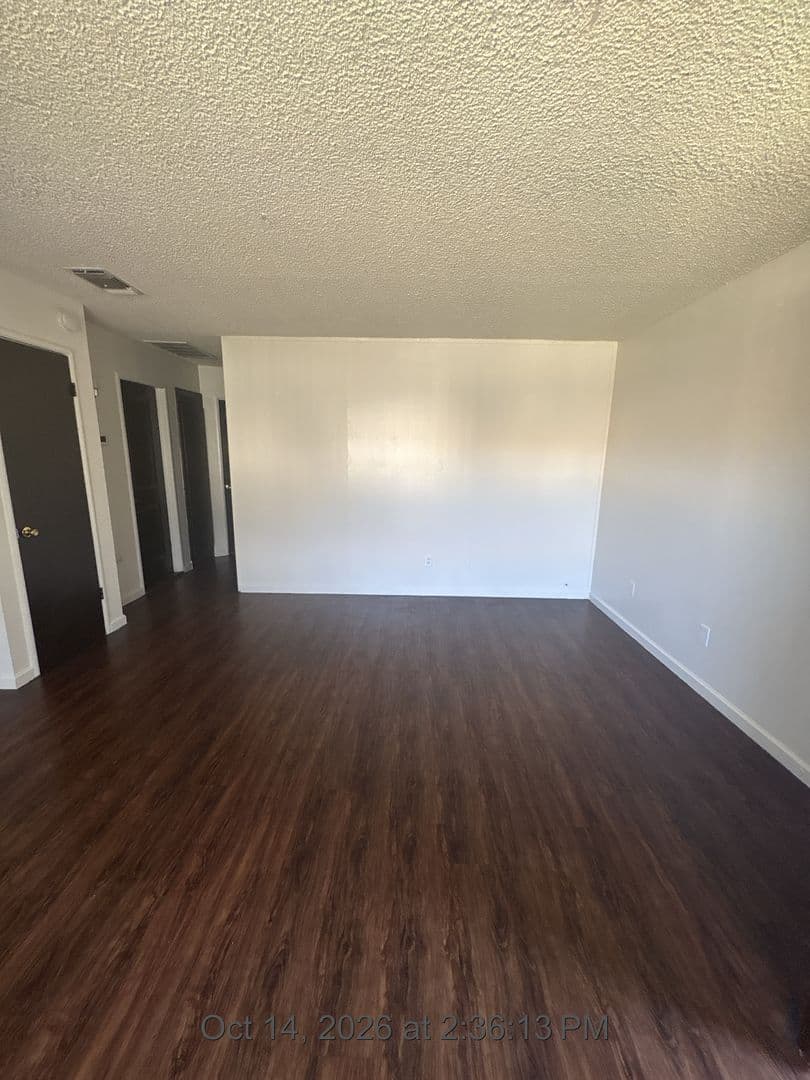 Visalia Apartment: 615 S Demaree St