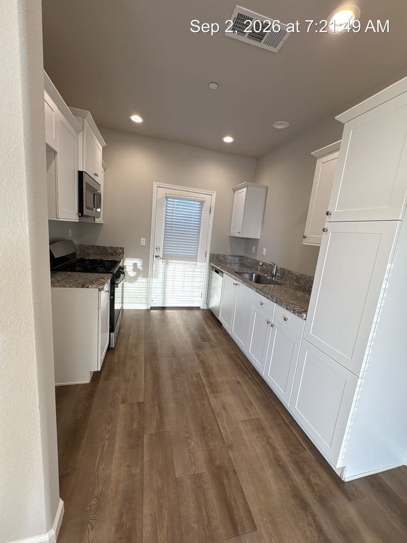 Visalia Apartment: 418 S Summit Street Unit #101-104