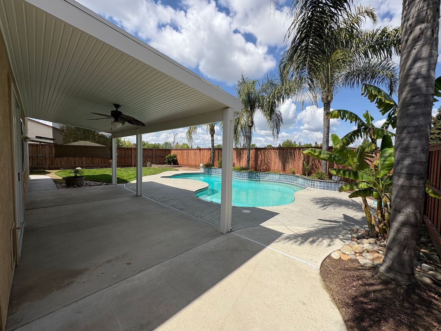 Visalia House: 5928 West Whitley Ave