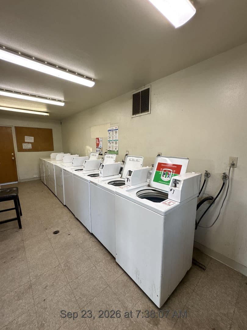 Visalia Apartment: 1300-1446 West Elowin Ave