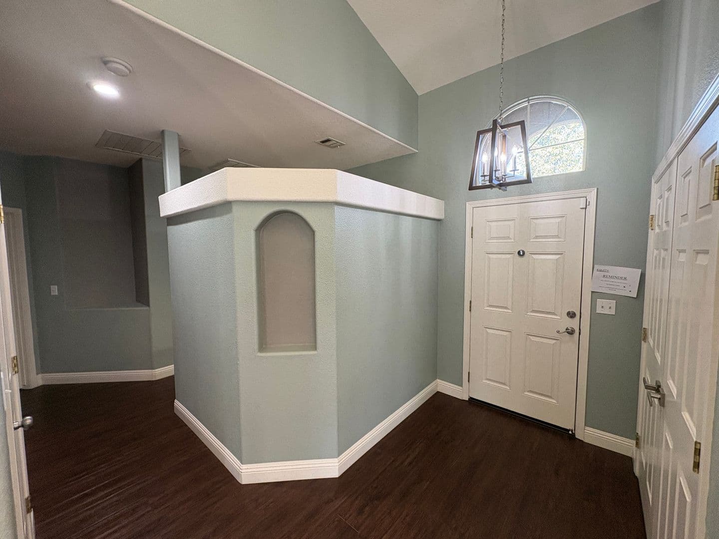 Visalia House: 2643 West Oakridge Ave
