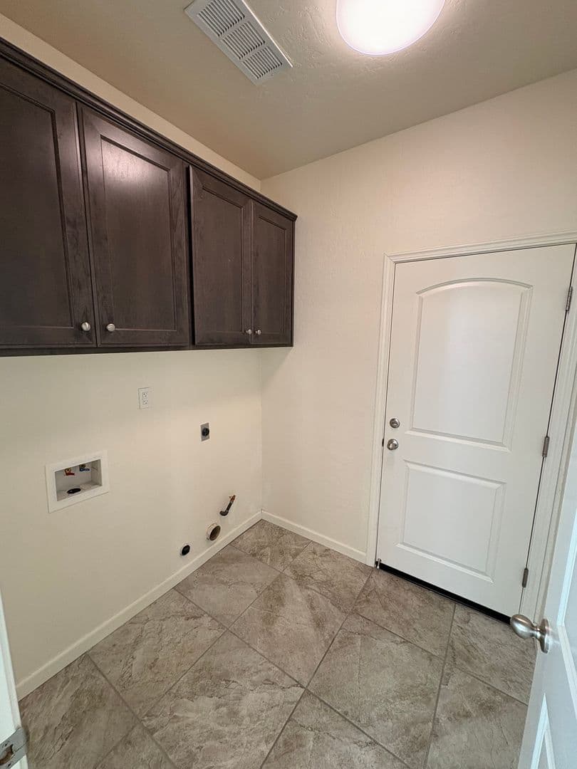 Visalia House: 3208 North Rova Ct