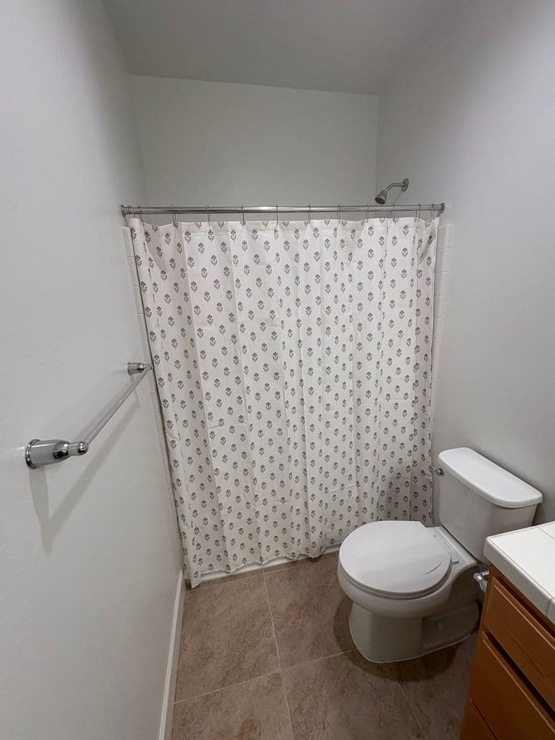 Visalia House: 3215 S Meadowbrook St