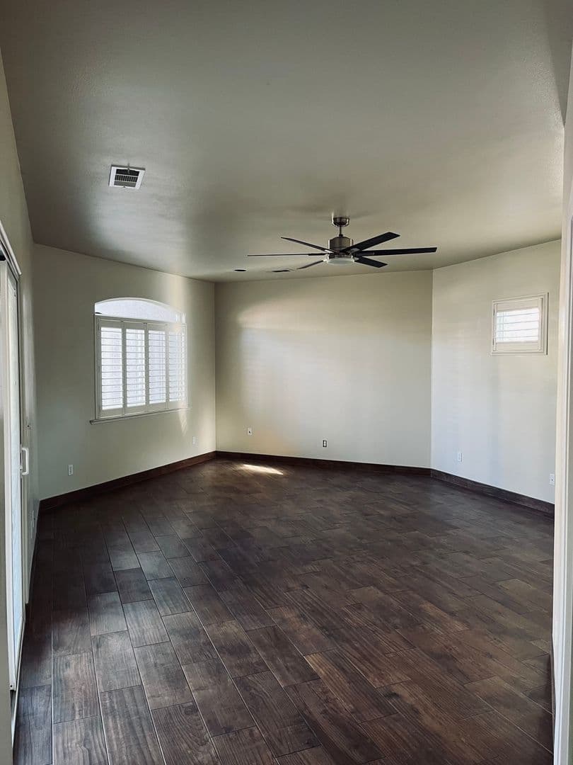 Farmersville House: 1856 North June Ave
