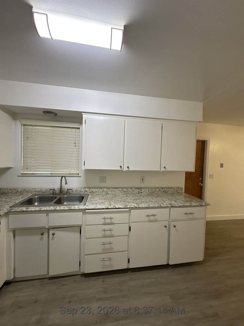 Visalia House: 3721 W Howard