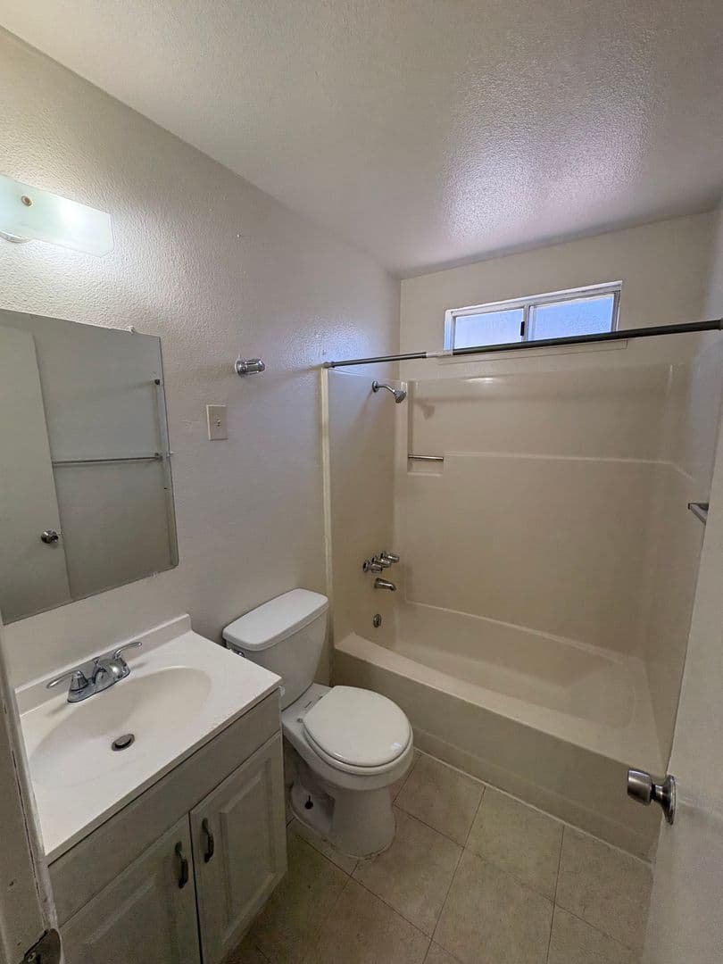 Visalia House: 244 East Prospect Avenue