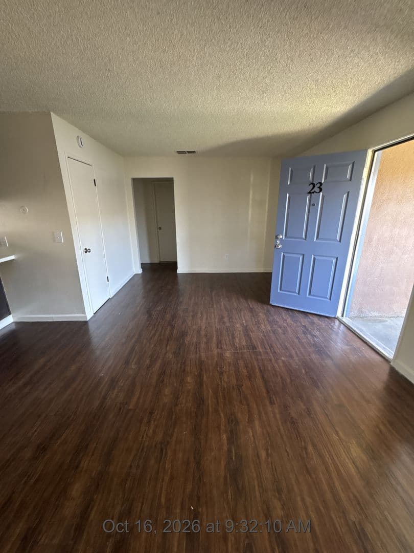 Visalia Apartment: 615 S Demaree St