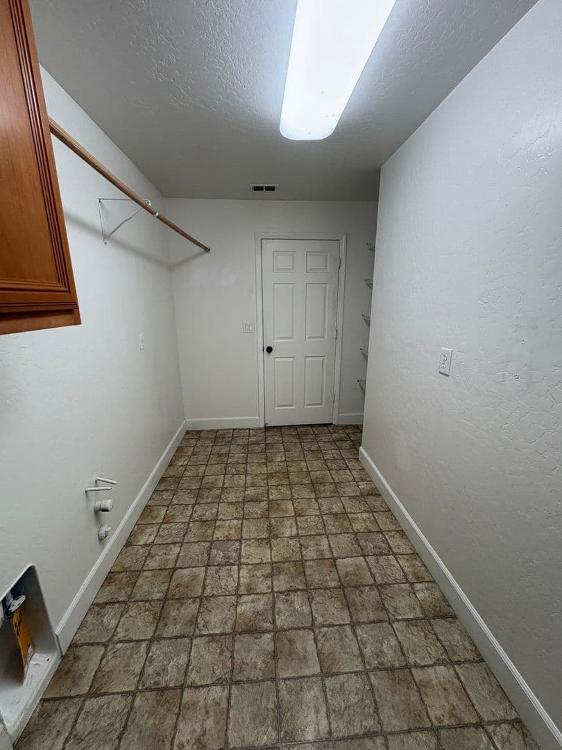 Visalia House: 3116 W Buena Vista
