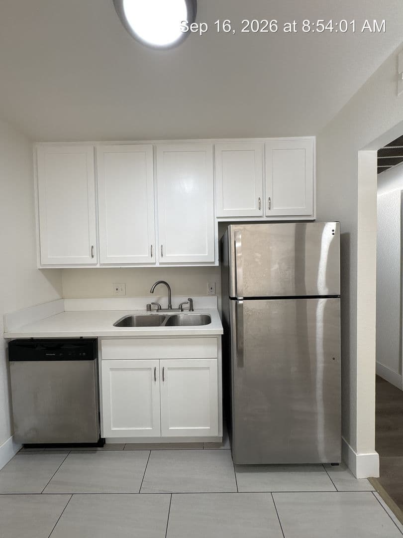Visalia Apartment: 3549 W Campus Ave -8