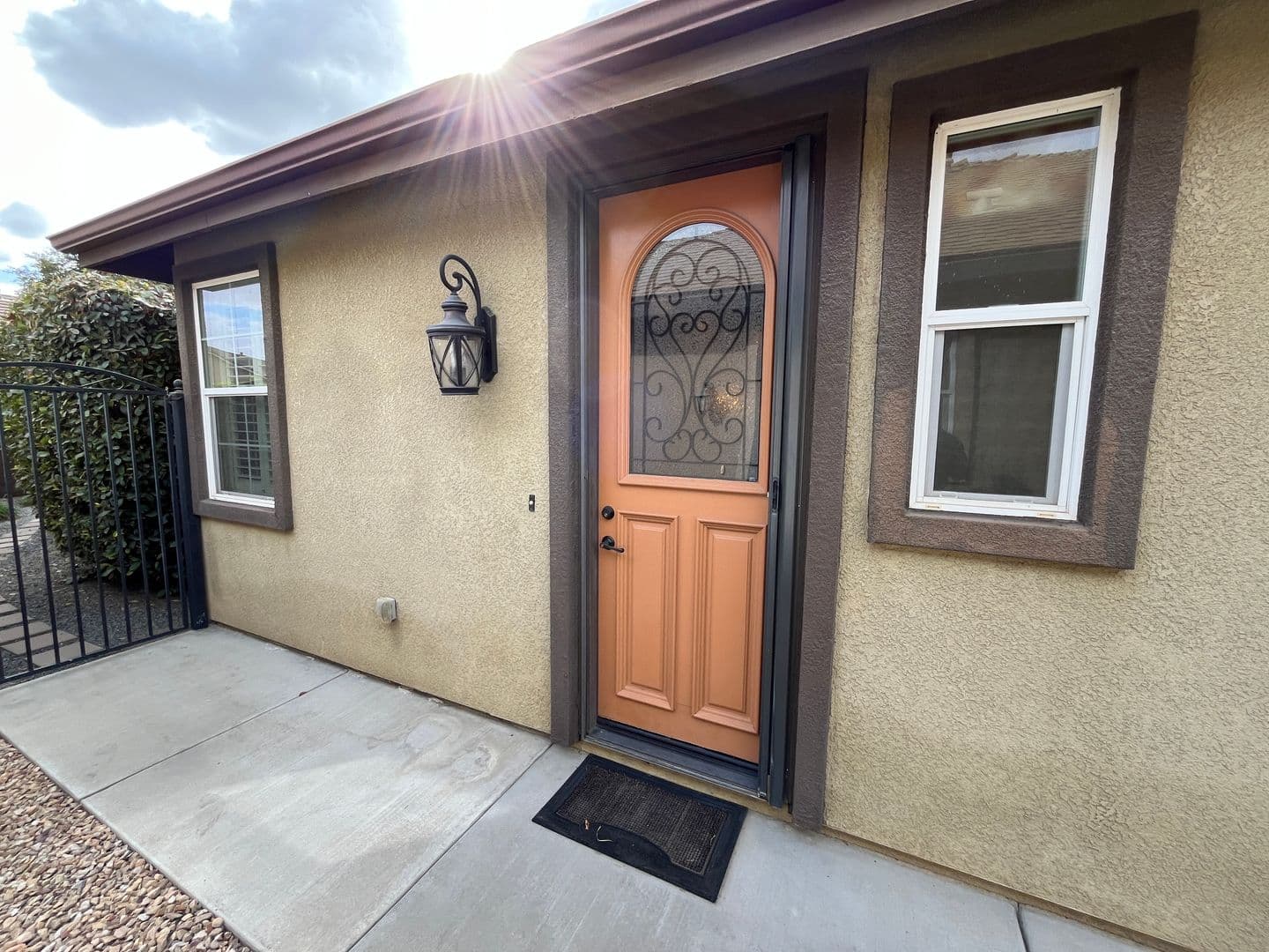 Porterville House: 2139 W Clare Ave