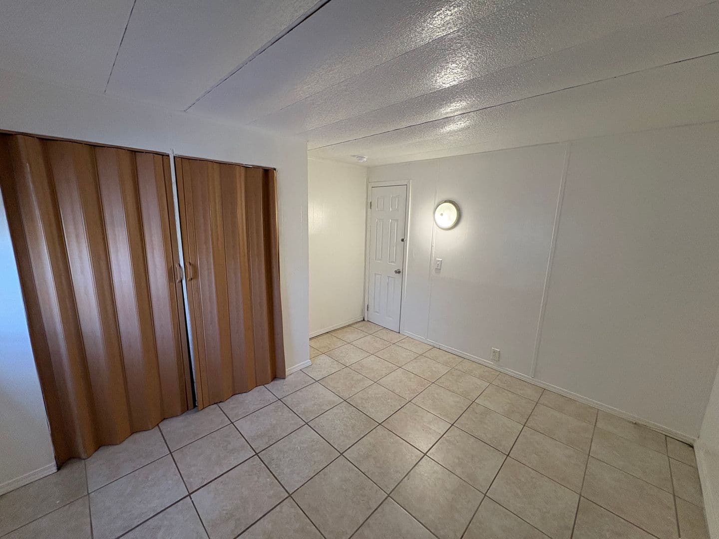 Dinuba Apartment: 581 East Yale Ave