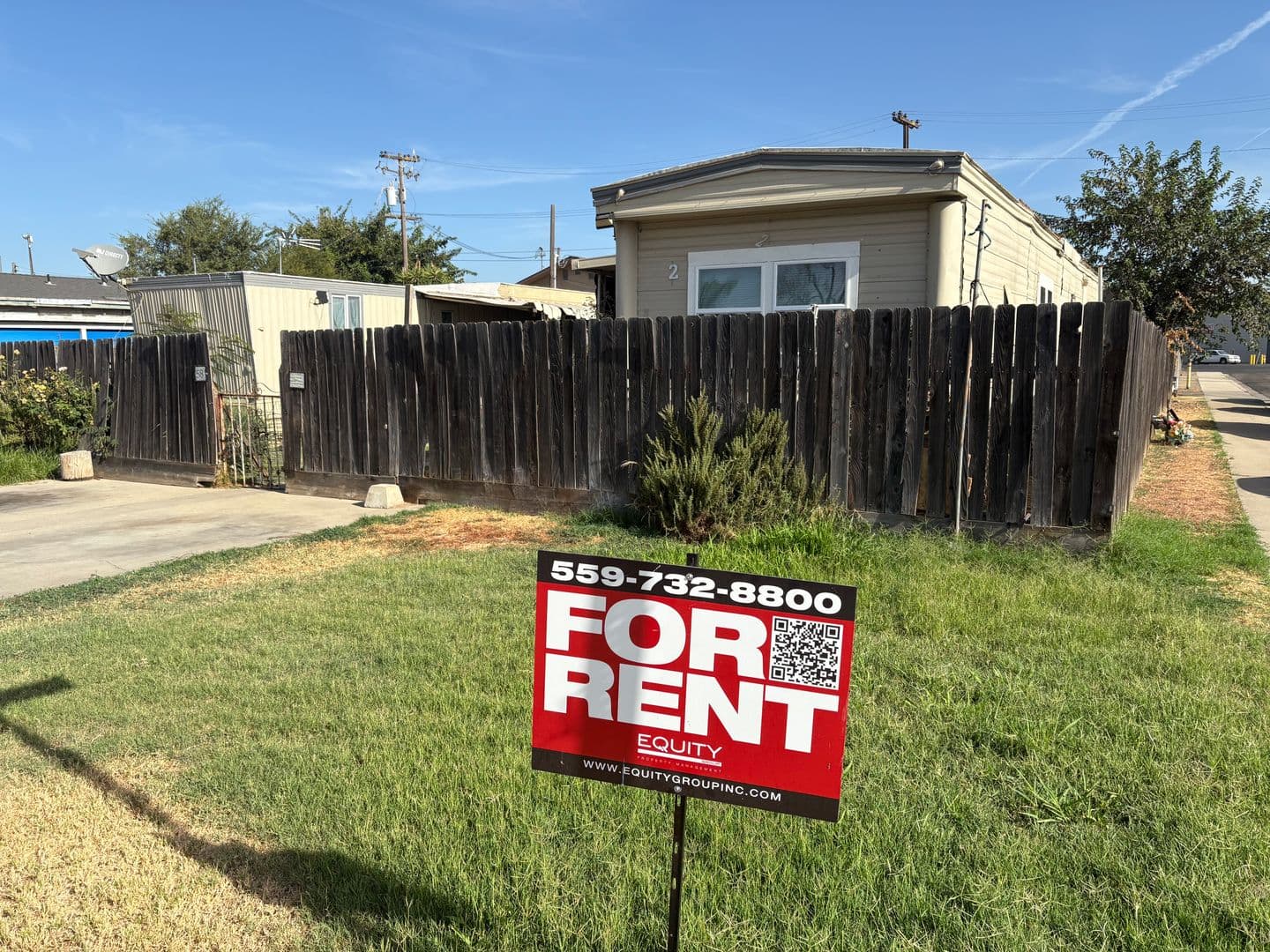 Dinuba Apartment: 581 East Yale Ave