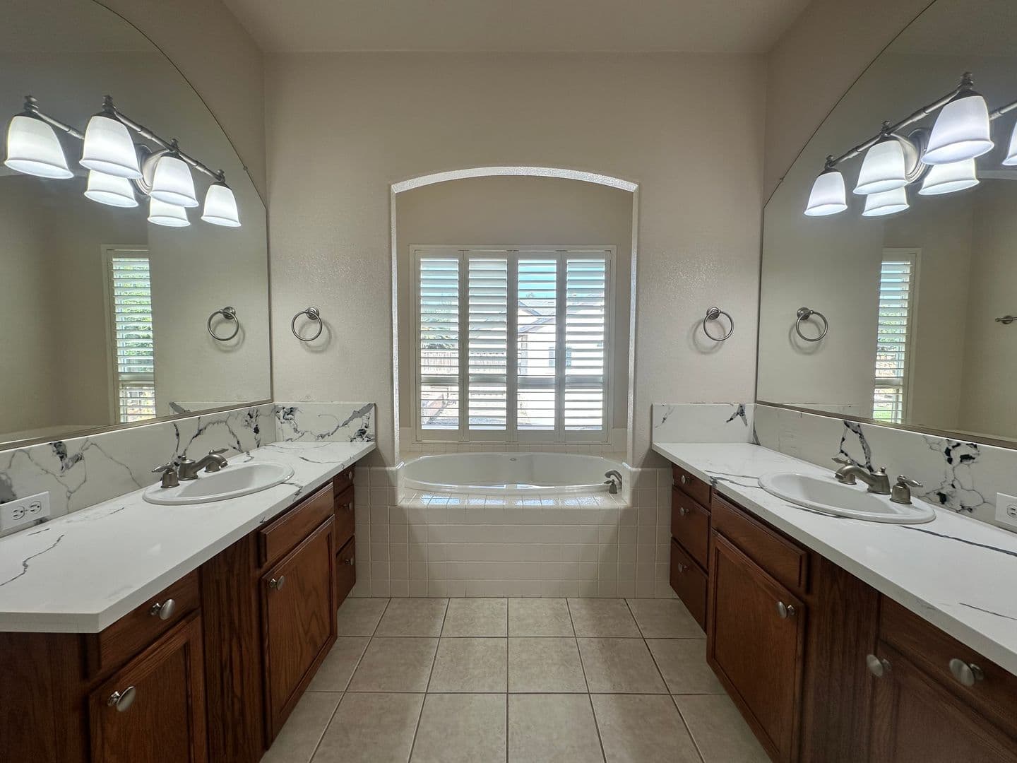 Visalia House: 239 North Preston St