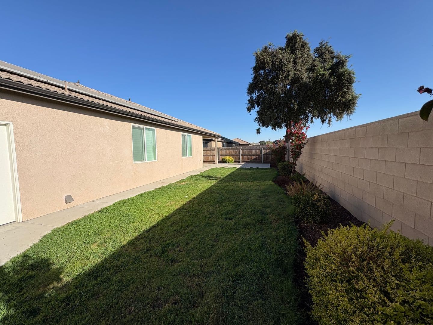 Visalia House: 3208 North Rova Ct