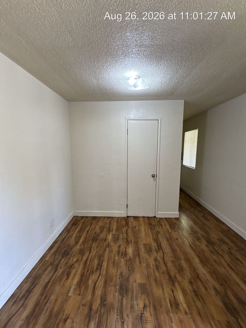 Tulare Apartment: 340-352 S Blackstone St