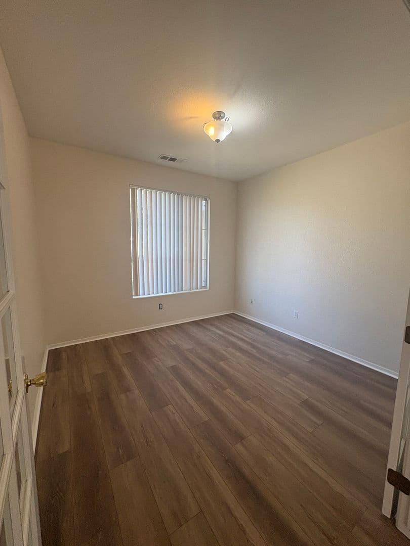 Tulare House: 1515 Cottage Grove Ave