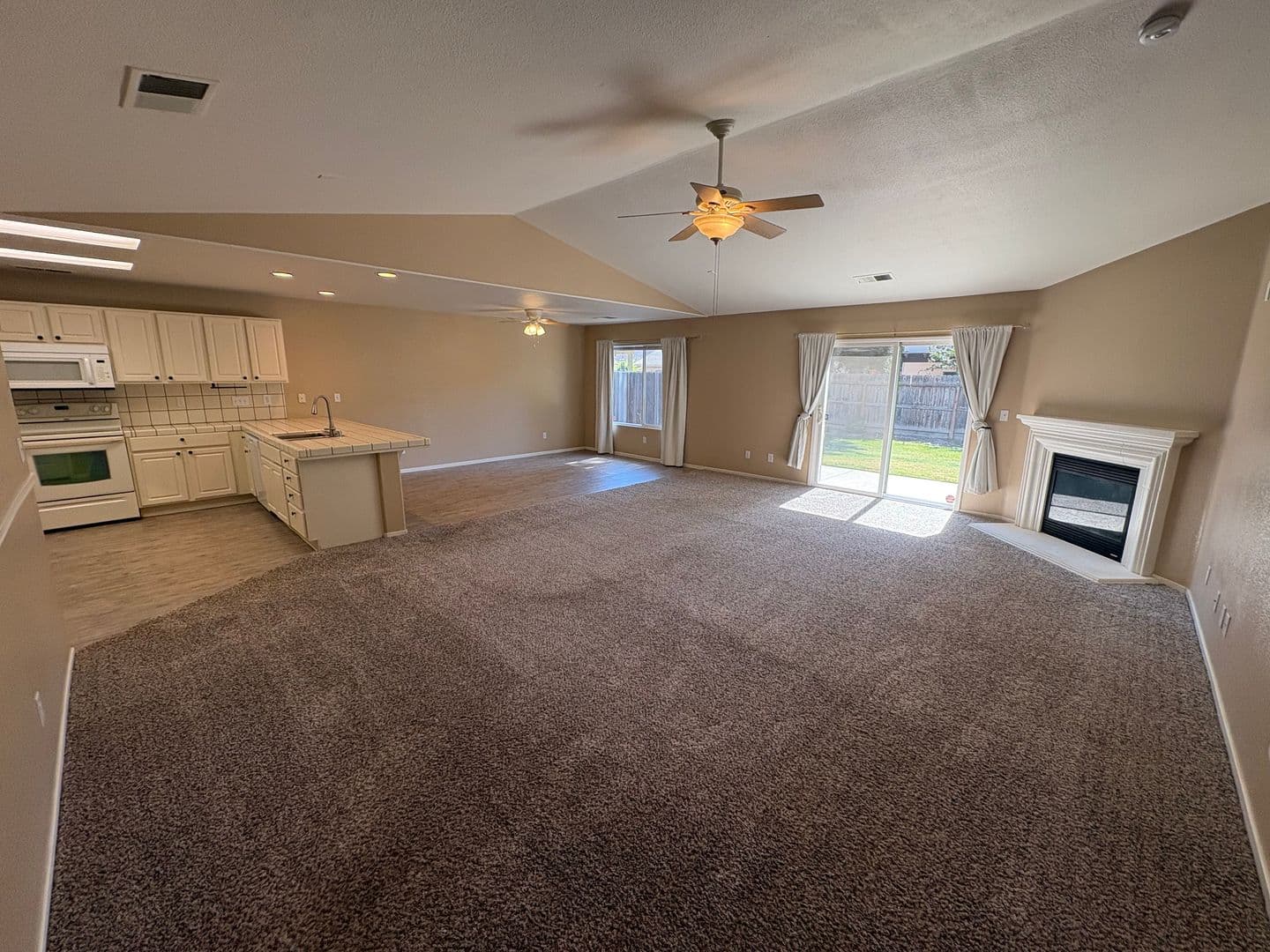Visalia House: 2967 West Jerome Ave