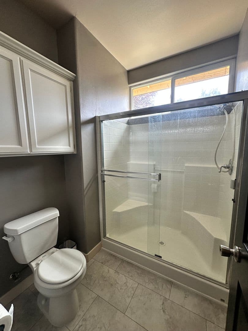 Farmersville House: 421 W. Trinta St