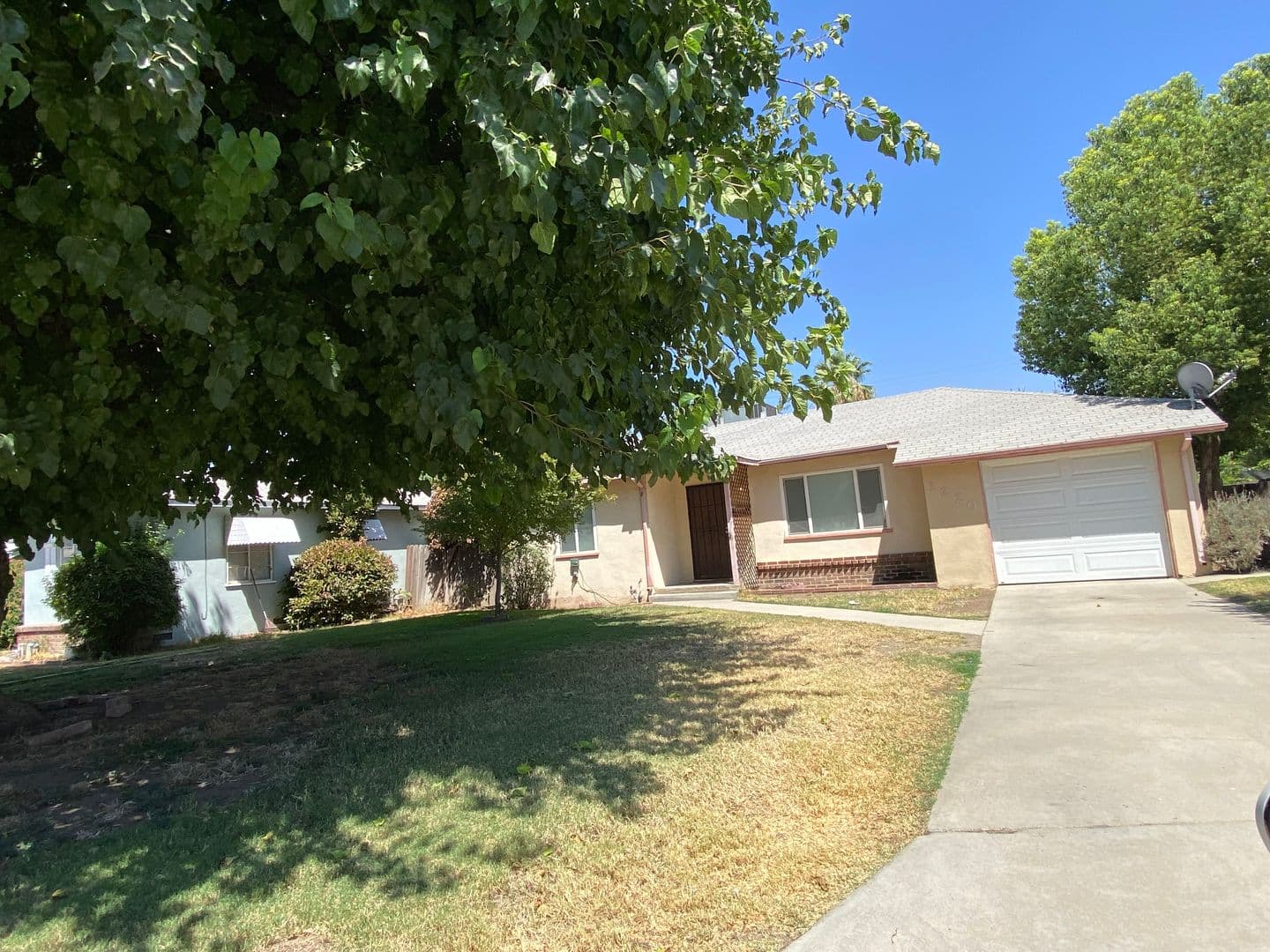 Visalia House: 1220 S Church Street