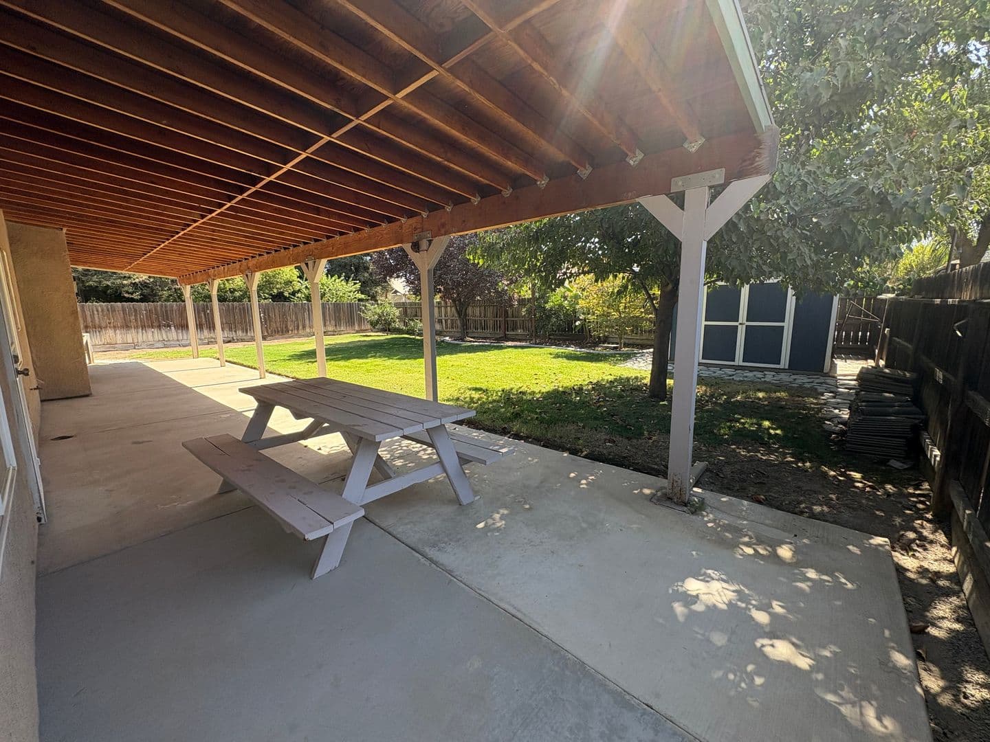 Visalia House: 2643 West Oakridge Ave