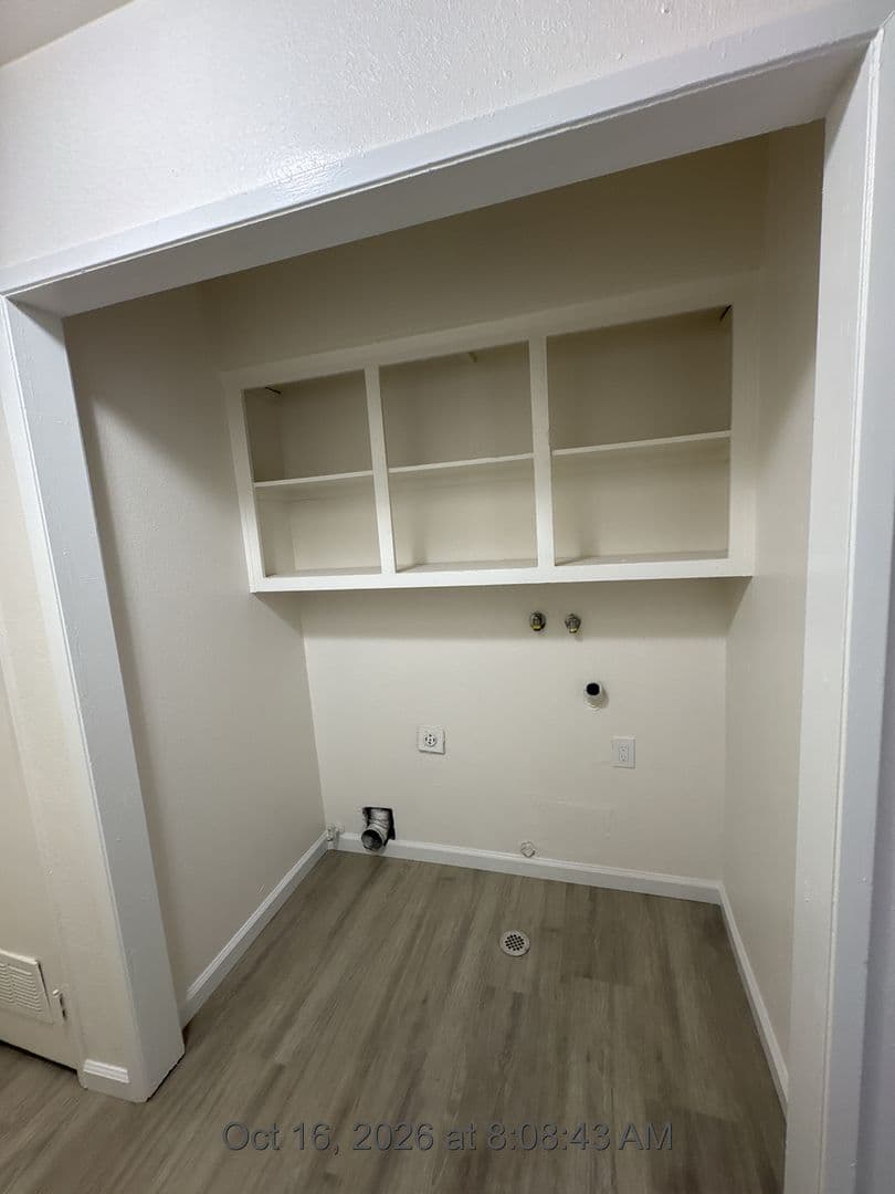 Visalia Apartment: 816 West Murray Avenue