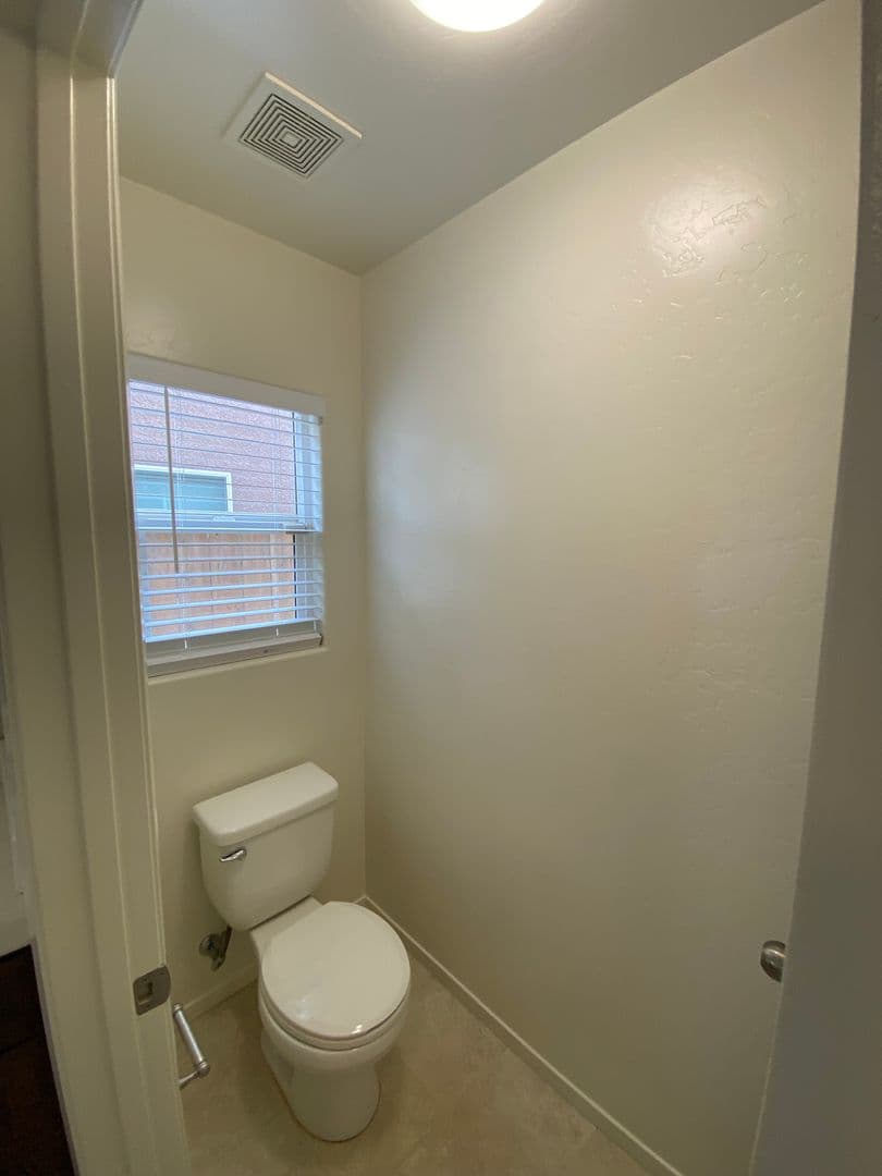 Visalia House: 1025 West Reese Ct