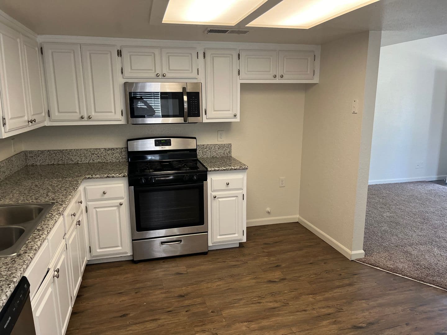 Visalia Apartment: 3900-4054 West Meadow Ave.