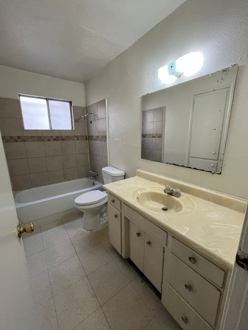 Porterville Apartment: 258 N G St