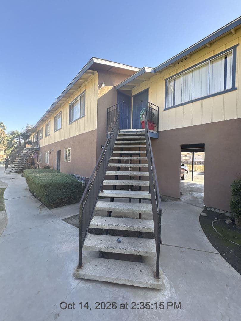 Visalia Apartment: 615 S Demaree St