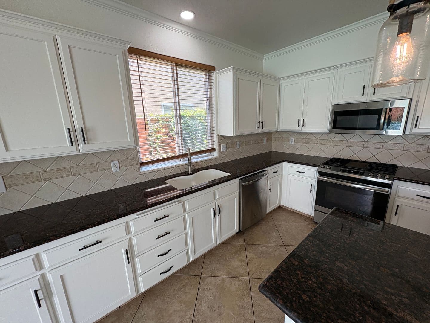 Visalia House: 5928 West Whitley Ave