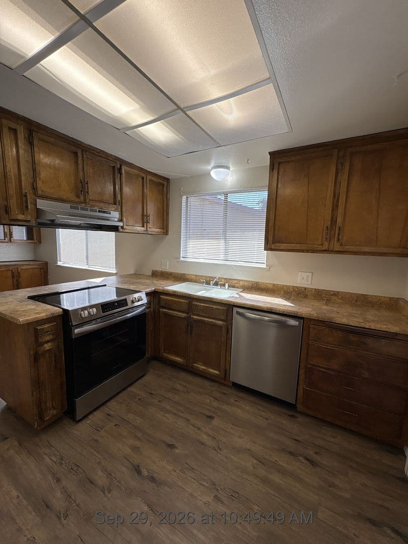 Visalia Apartment: 2034-2038 South Tracy Court