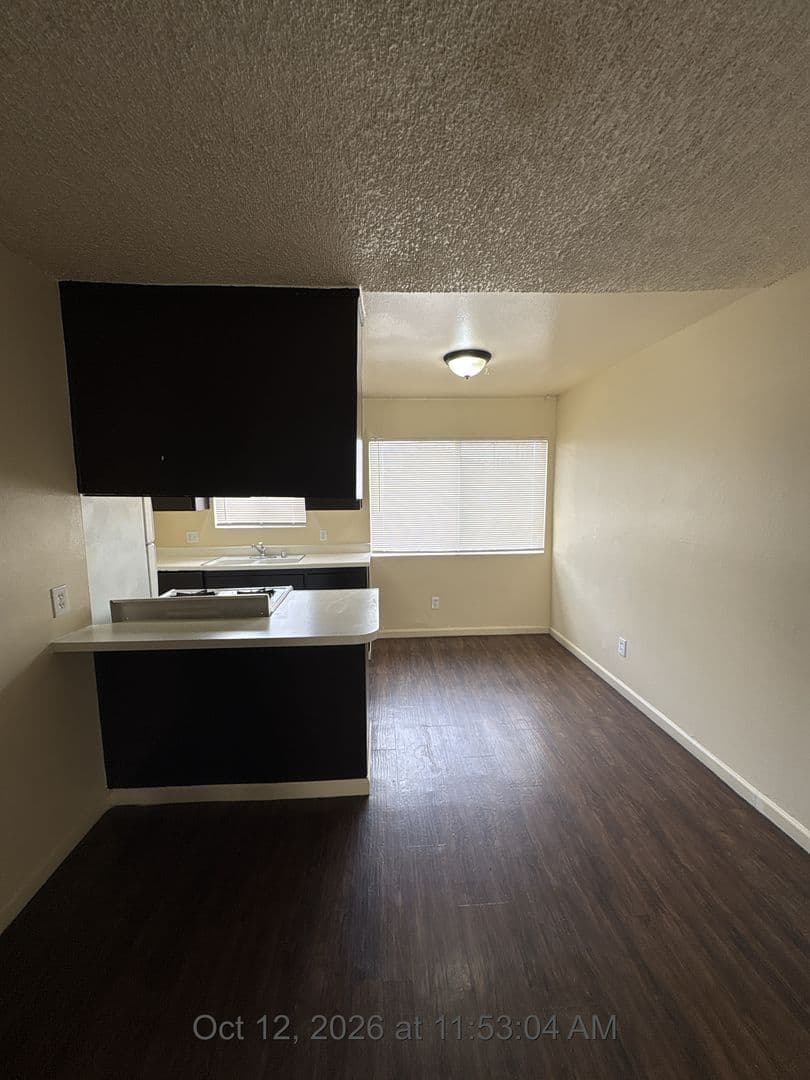Visalia Apartment: 615 S Demaree St
