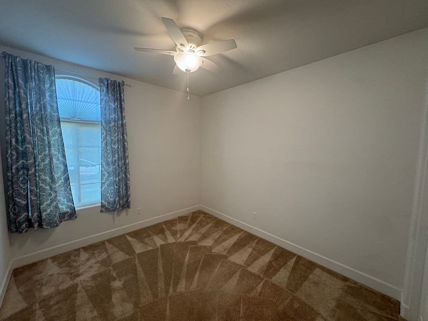 Visalia House: 3215 S Meadowbrook St