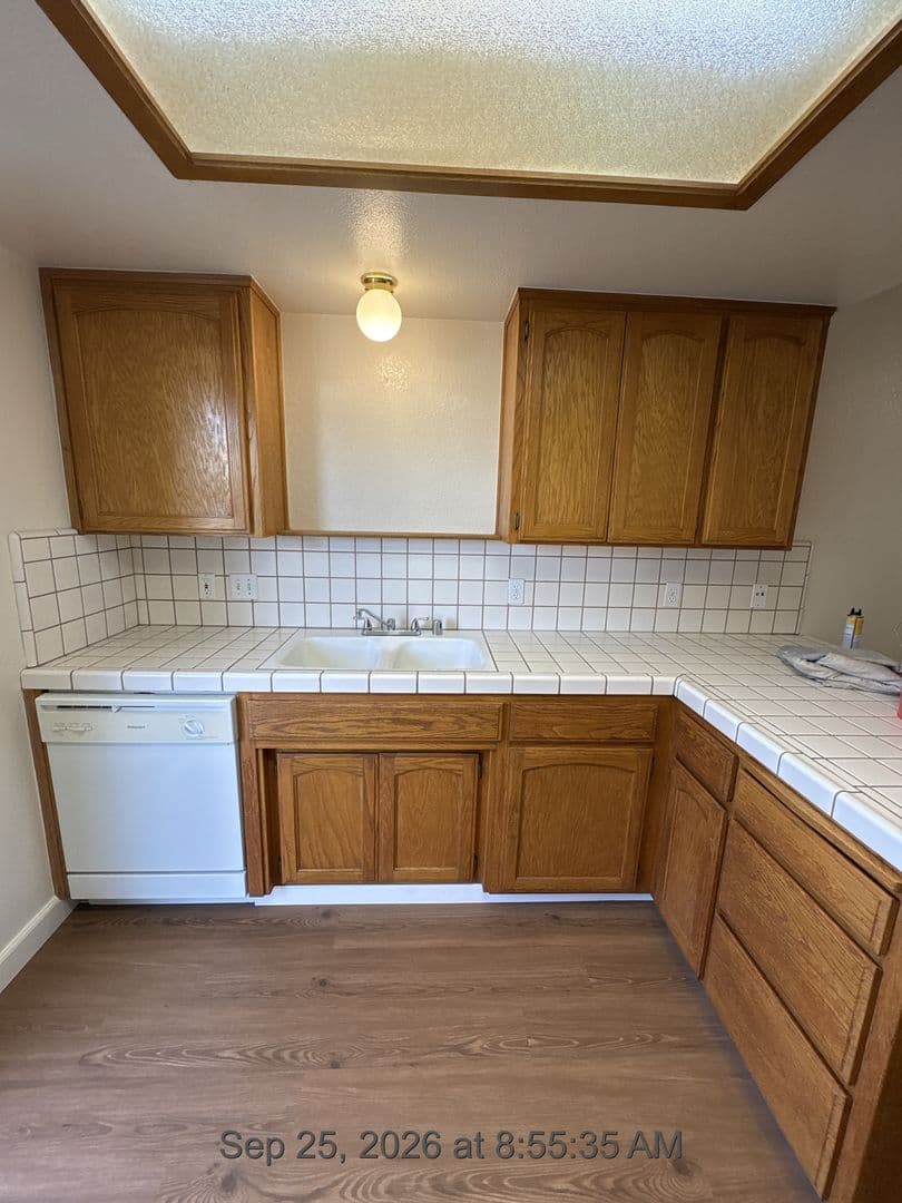 Visalia Apartment: 2615-2621 S Maselli
