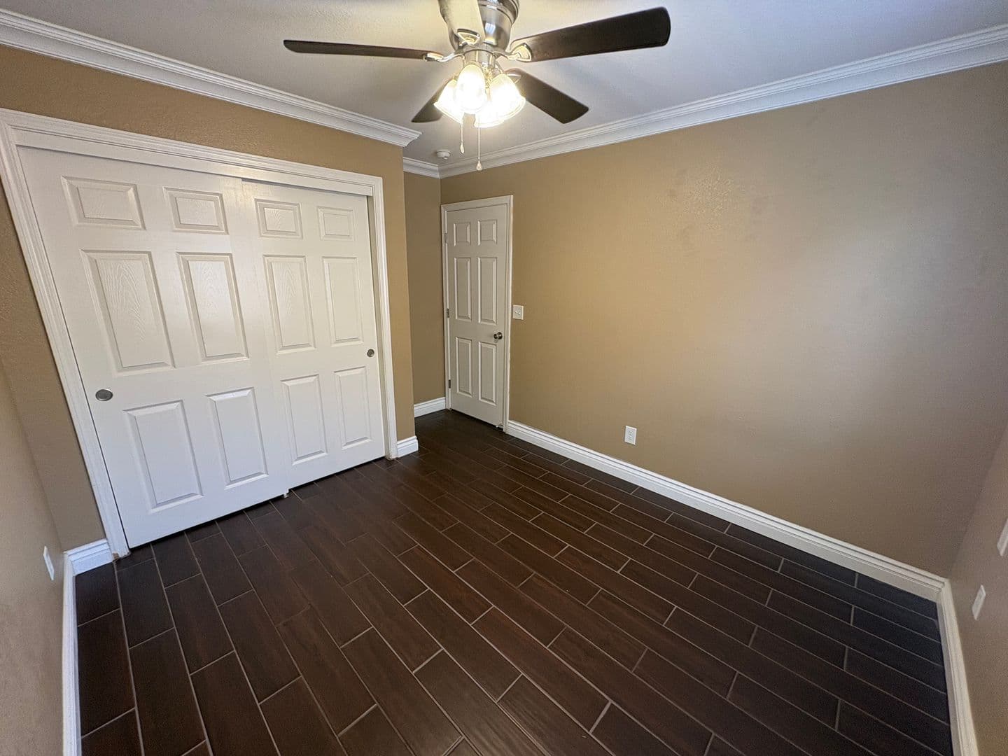 Visalia House: 744 West Buena Vista Ave